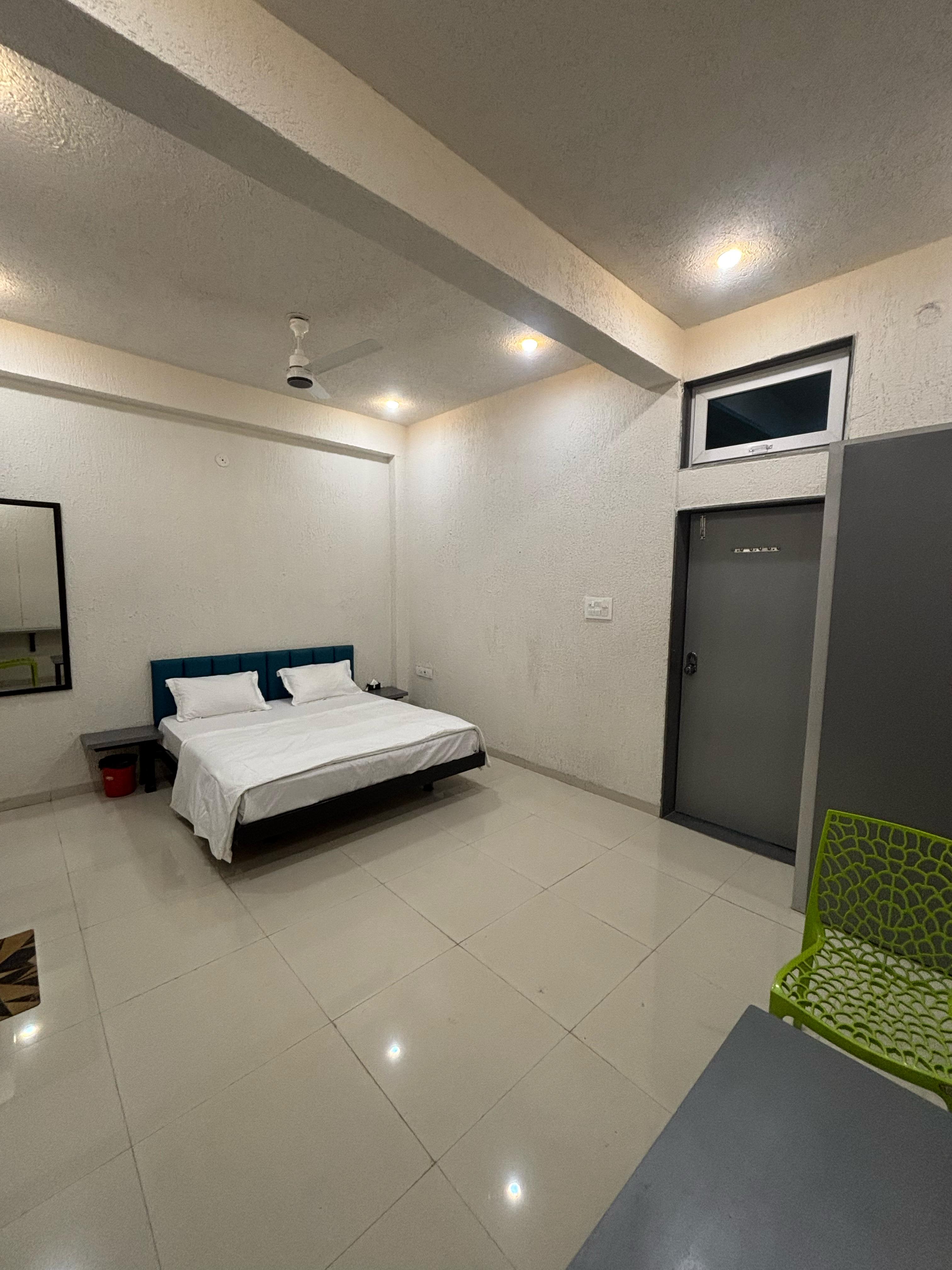 Hotel Blueberry Bhedaghat - Tap to explore photos
