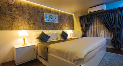 India Vacationz Houseboat Room Type - Family Room ( Sharing Houseboat AC Timings 9 PM to 6 AM )