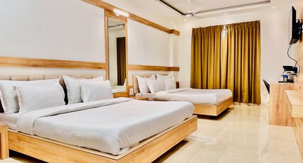 Hotel Guru Kirpa Palace Room Type - King Four Bed Room