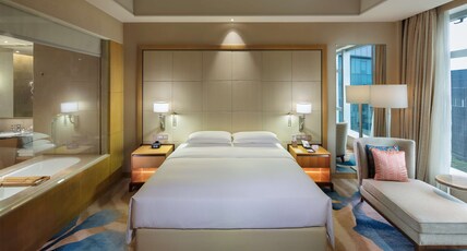 DoubleTree by Hilton Hotel Xiamen - Wuyuan Bay Room Type - KING CITY VIEW ROOM