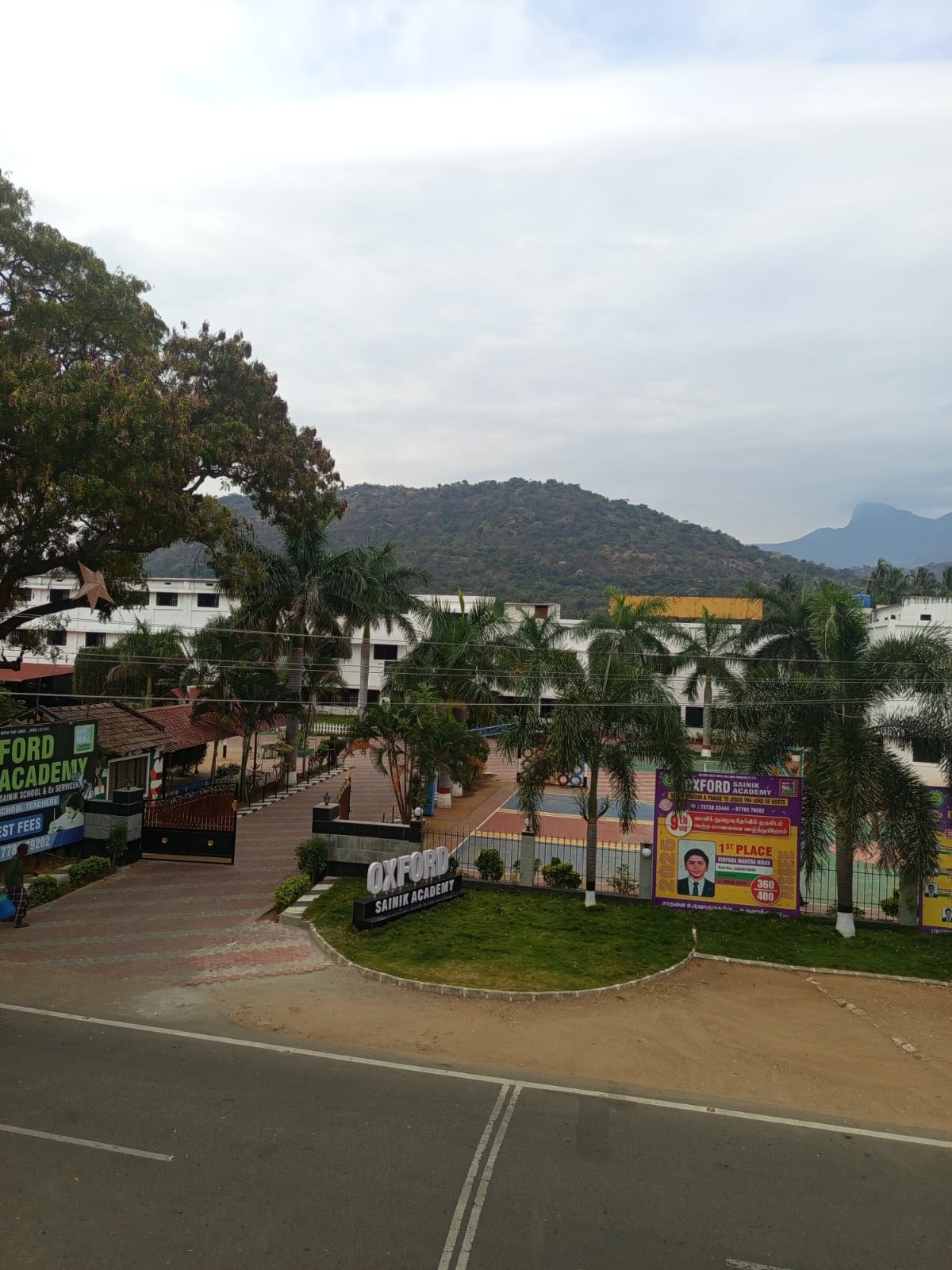 LAKSHMI ROOMS AND HOME STAY - Tap to explore photos