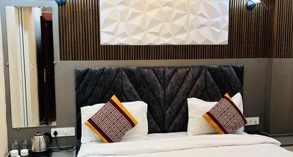 Hotel DNU Palace at Pandeypur Room Type - PREMIUM ROOM