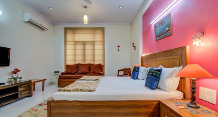 Sabs Bed and Breakfast | Rooms & Cafe Room Type - Superior Room