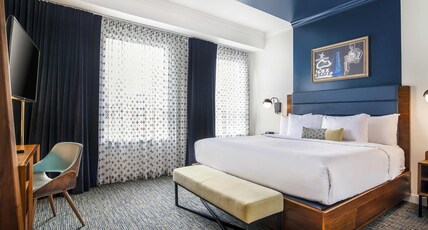 Hotel Belmont Vancouver MGallery Room Type - SUPERIOR 1 KING, 260sf, 24sm, Marshall Fridge