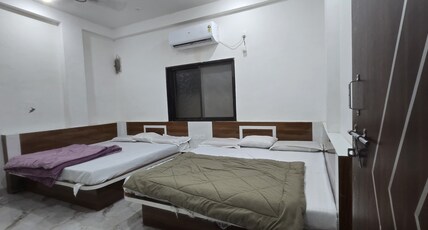 Hotel Shri Hari Har Inn Room Type - Standard Triple Bed Room With Ac