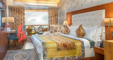 Hotel Royal Castle, Gulmarg Room Type - Deluxe Room - Balcony (Valley View)