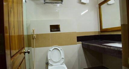 Hotel chembiyan Room Type - premium economy