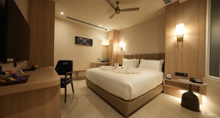 Pride Elite, Raipur Room Type - Superior King Room