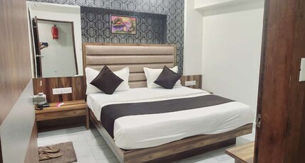 SunShine Hotel Room Type - Deluxe Room