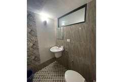 Summer House Dsilva Pvt room bathroom.