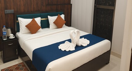 Narayan Niwas Inn Room Type - Superior Room | Budget Couple Room at Narayan Niwas