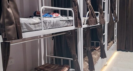 Sunny PG for Boys AC 24Hrs Room Type - middle bunk bed