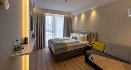 Holiday Inn Express Luzern - Kriens Room Type - 1 Queen Standard with Free Breakfast