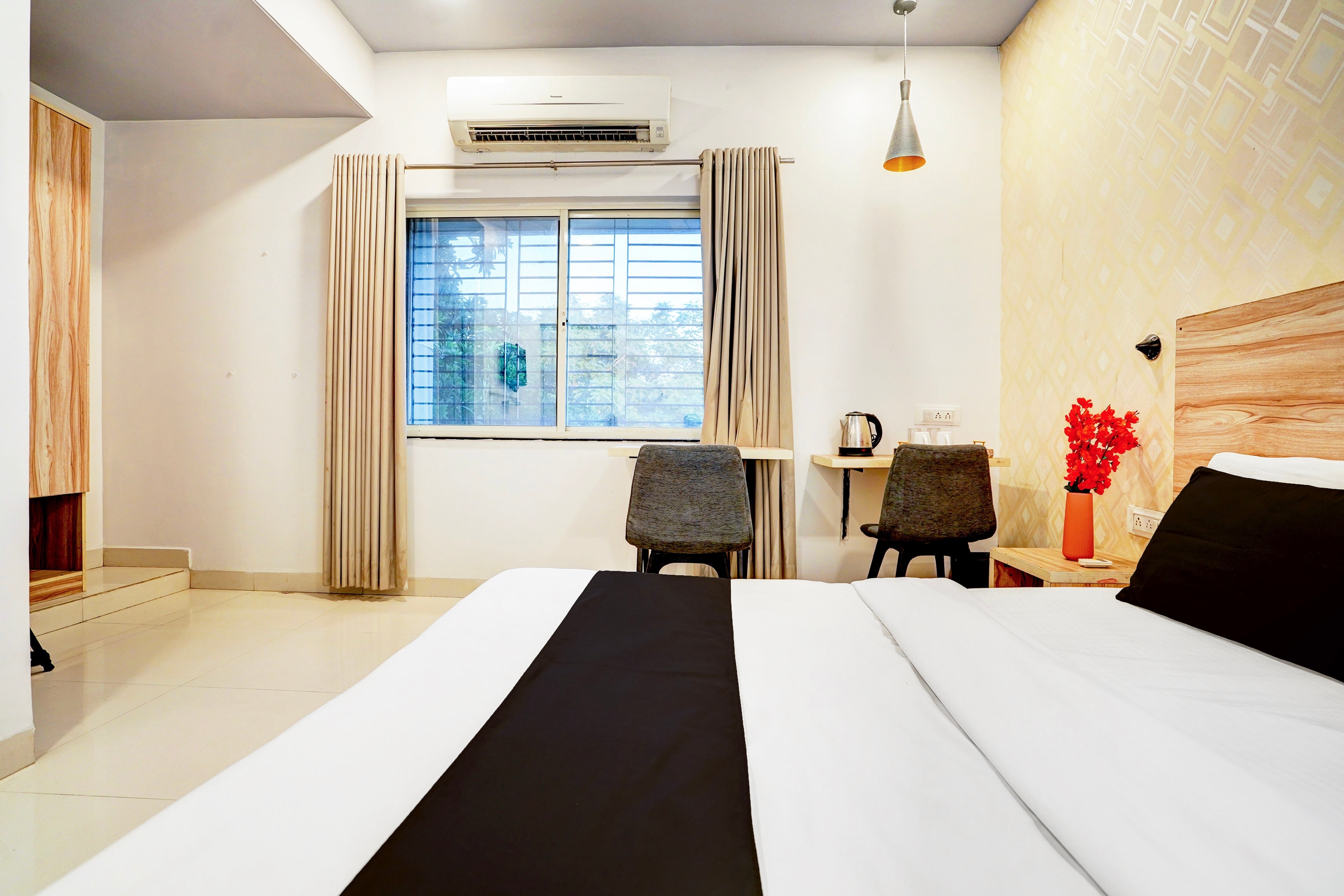 Super Hotel O Katol Road Friends Colony - Tap to explore photos