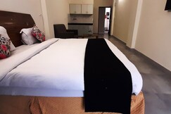 GoBravo Dev Palace & Studio Apartments
