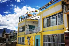 Himalayan Bunker Leh | Dorms & Guided Treks