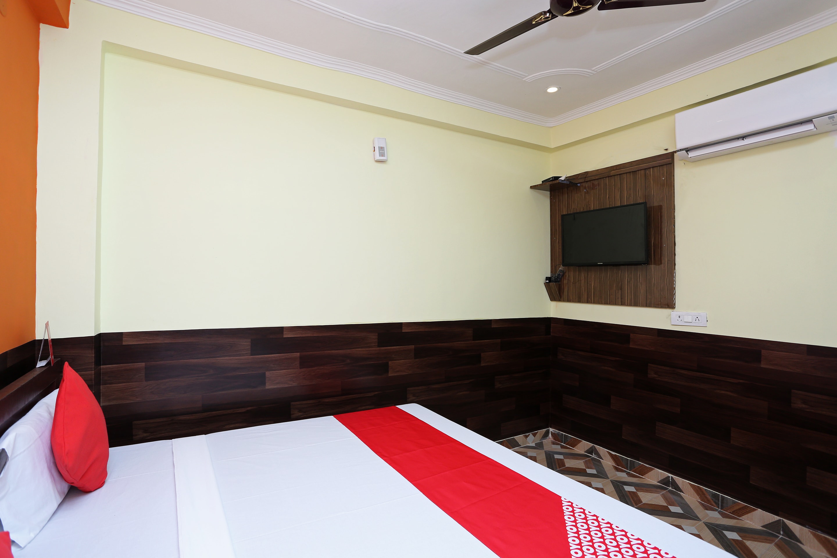 Hotel O Radhika Guest House - Tap to explore photos