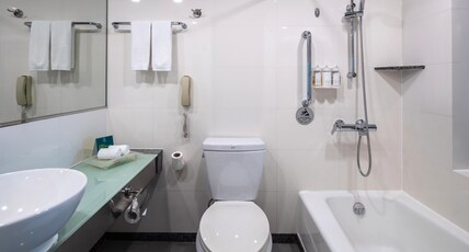 Holiday Inn Wuhan Riverside, an IHG Hotel Room Type - 1 Queen Standard