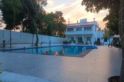 Paradise Gomti Pool