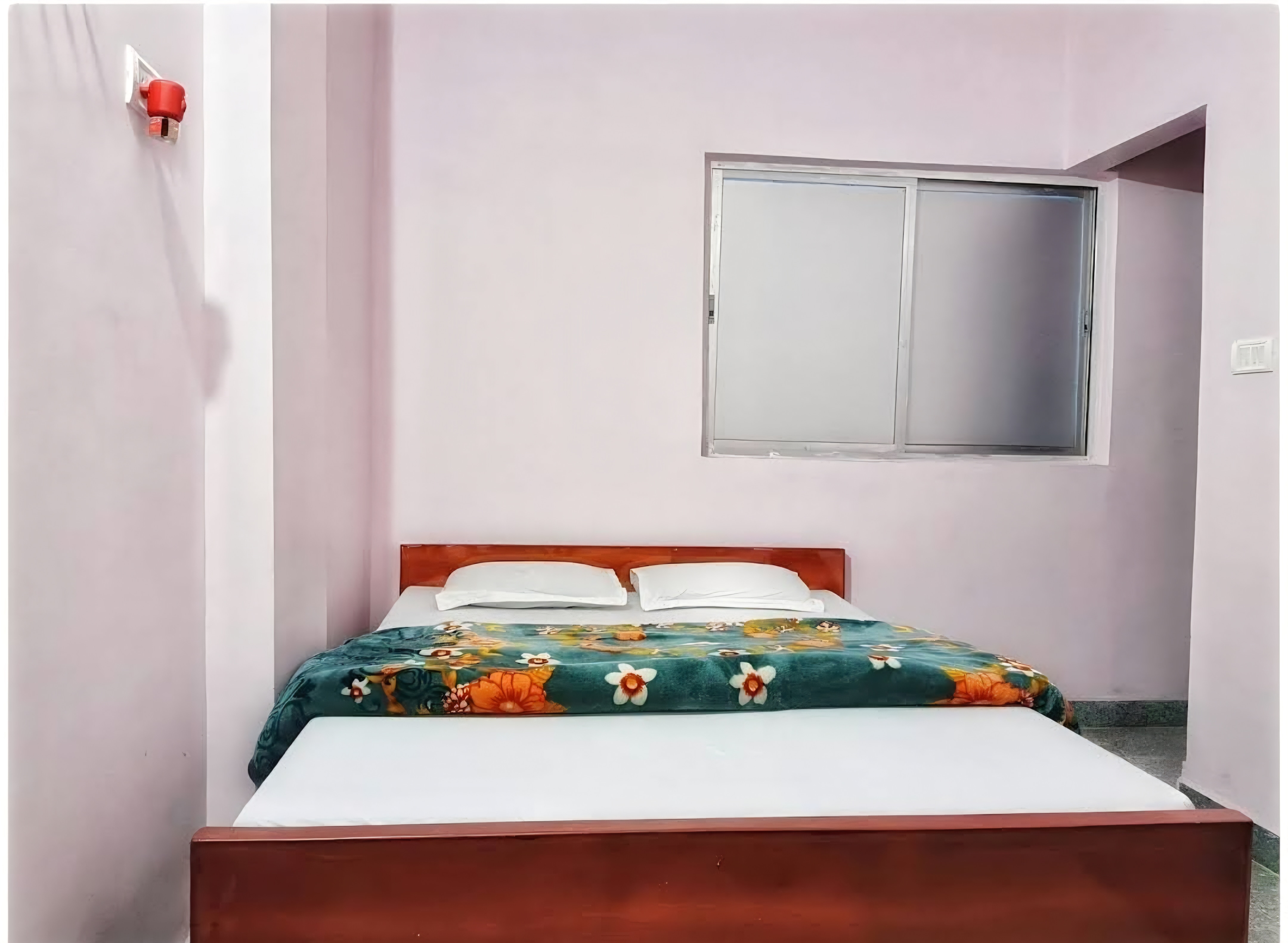 Sri Hotel Ganga Couple&Family Friendly - Tap to explore photos