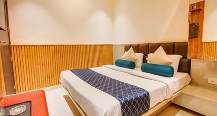 Hotel Shri Sai Deluxe | 1 Min from Adarsh Nagar Metro | Budget Stay for Couples & Families Room Type - Standar Room