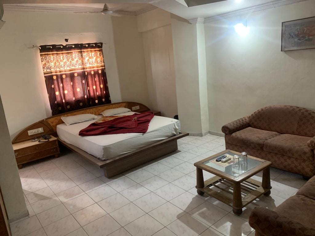 Rajshree Hotel - Tap to explore photos