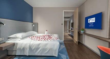 Holiday Inn Express CHANGSHA SOUTH RAILWAY STATION Room Type - 1 King Standard Extra Floor Space