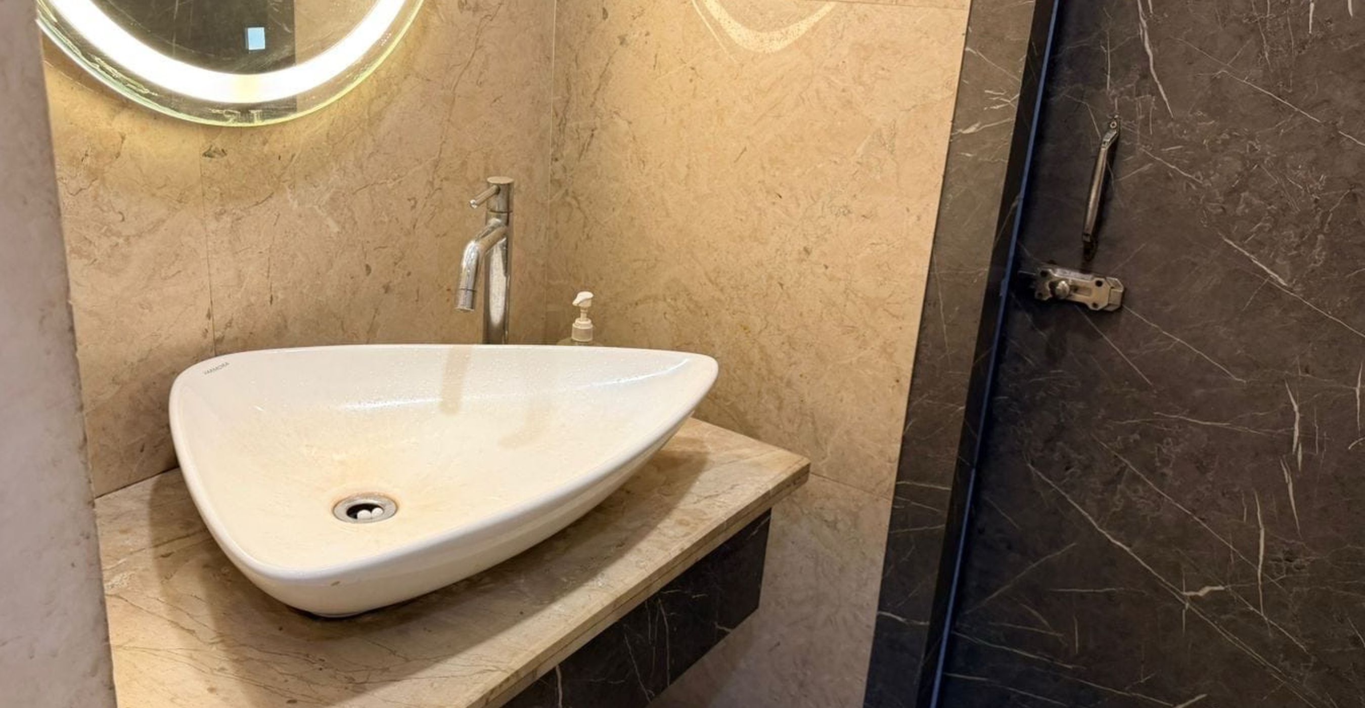 Hotel O Shan - Tap to explore photos