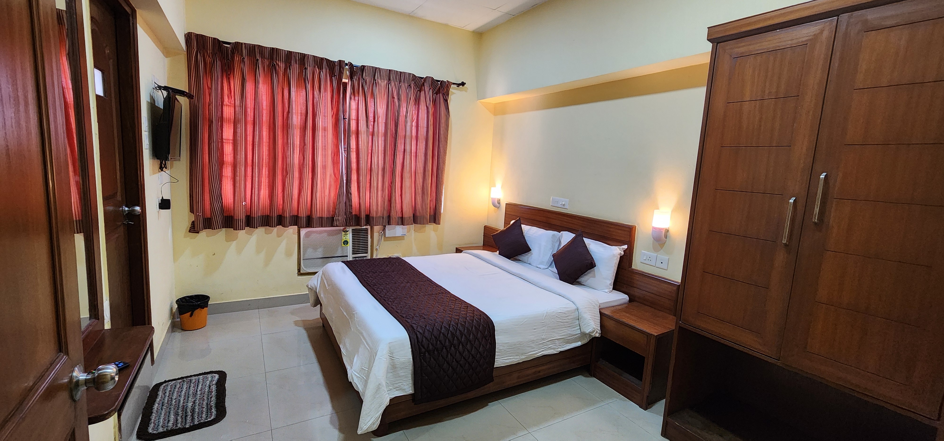 Hotel Ria Elite - Tap to explore photos