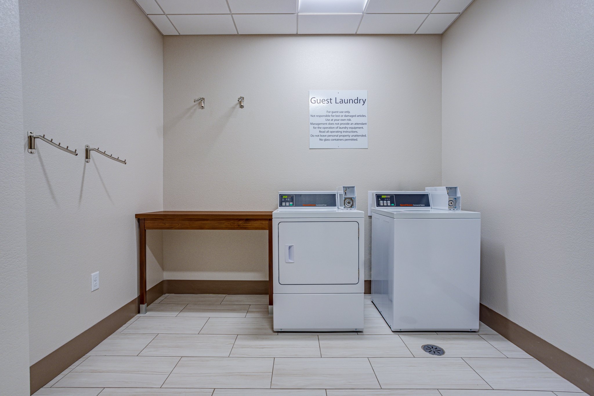 Holiday Inn Express & Suites Elkhart North - Tap to explore photos