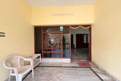 EliteStay homestay 3BR in Vizag by homeyhuts (2f)