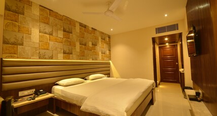 Hotel Crown Palace Room Type - Deluxe Room  Twin Bed Room