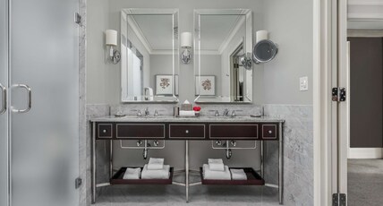 Waldorf Astoria Chicago by Hilton Room Type - CORNER ONE BDRM TERR STE
