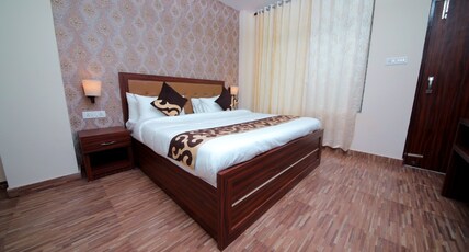 Social Palace Room Type - Executive Room with Balcony and Riverview
