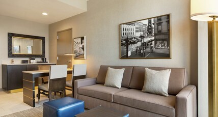 Embassy Suites by Hilton Syracuse Destiny USA Room Type - 2 QN 2 ROOM DELUXE SUITE