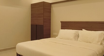 HOTTEL SARADDHA GRANDE Room Type - Superior Room
