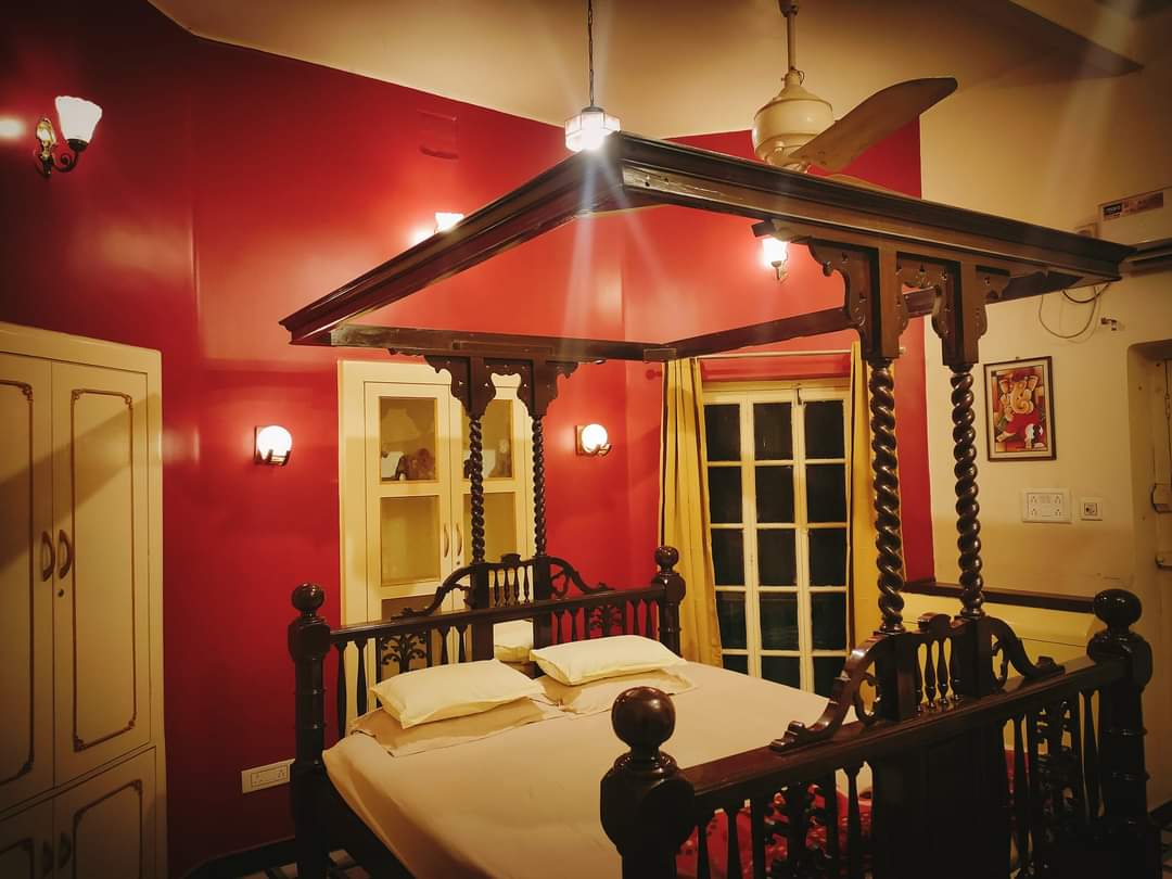 OH Kolkata - Sutanuti Homestay-Deluxe Suite - Tap to explore photos