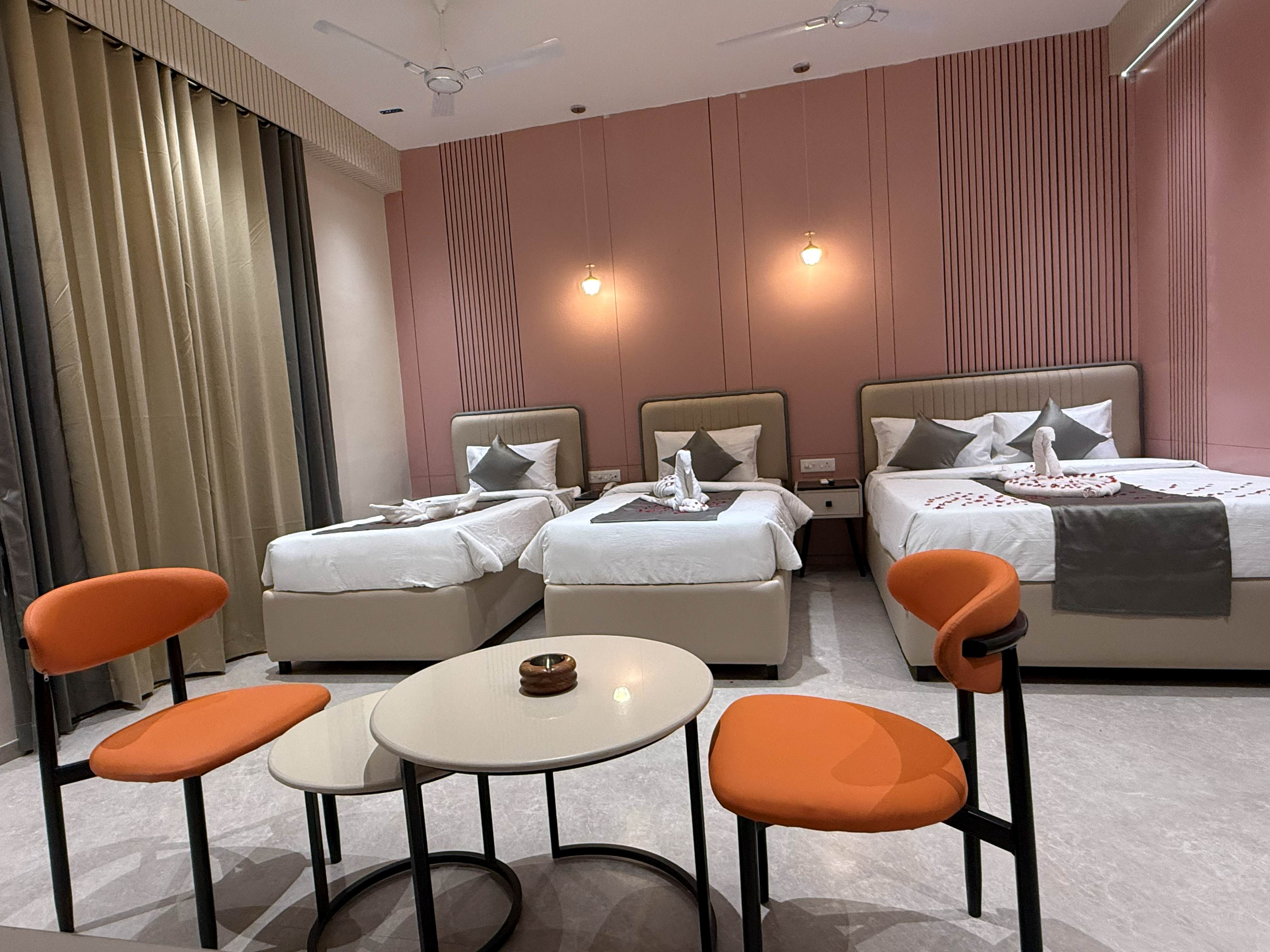 Shri Anasuya Datta Hotel - Tap to explore photos