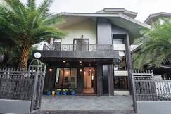 Daisymist 8 BHK Villa 2pvt Pools Regara Stays