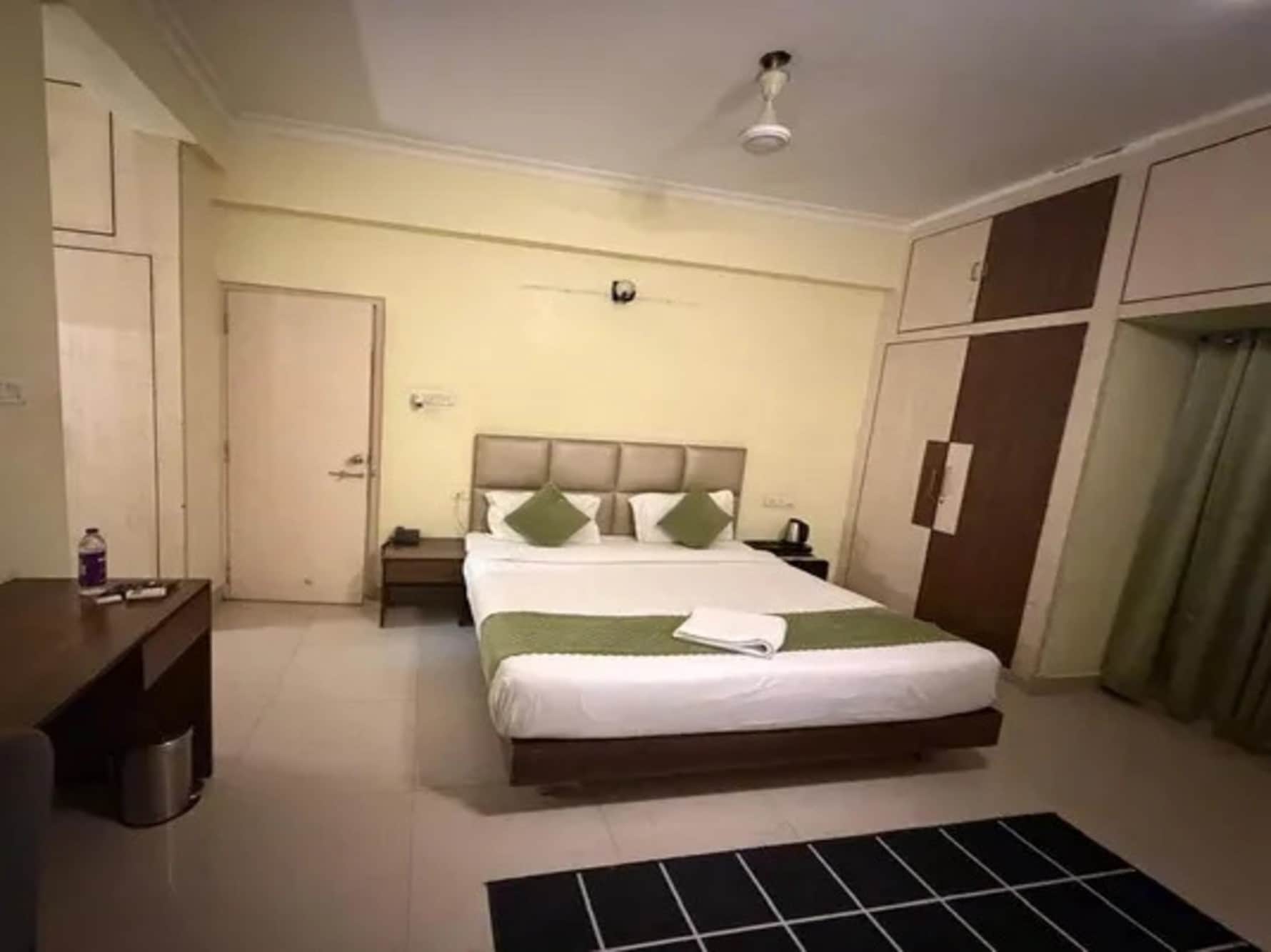 FabHotel The Stem - Tap to explore photos