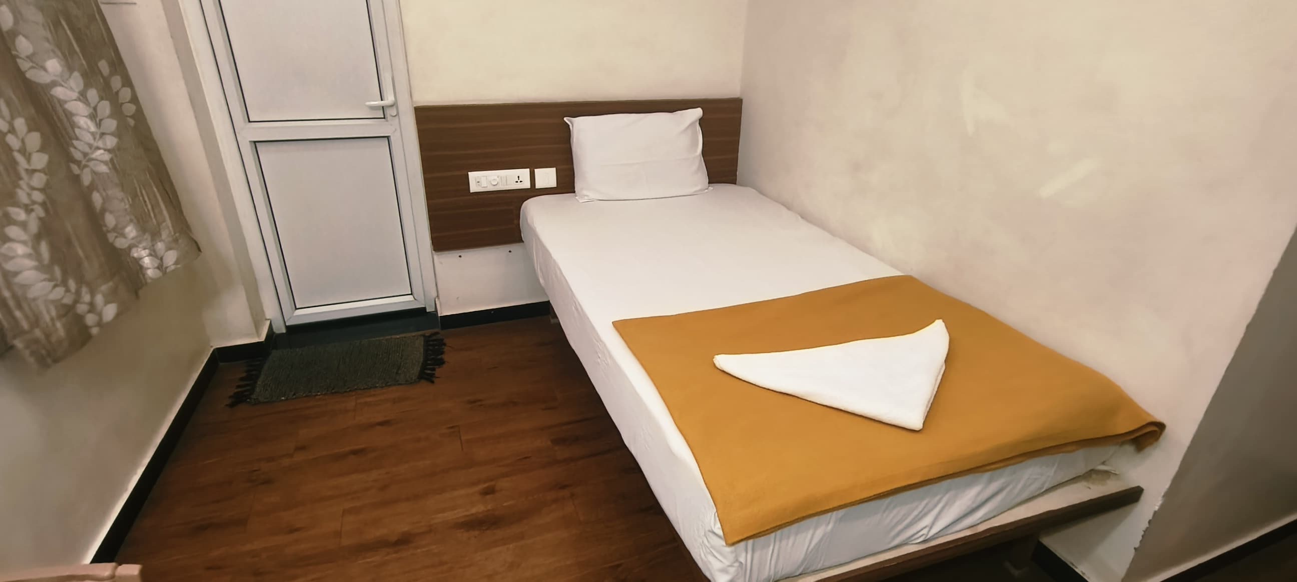 Avea Accommodation | Rooms in a Homestay - Tap to explore photos