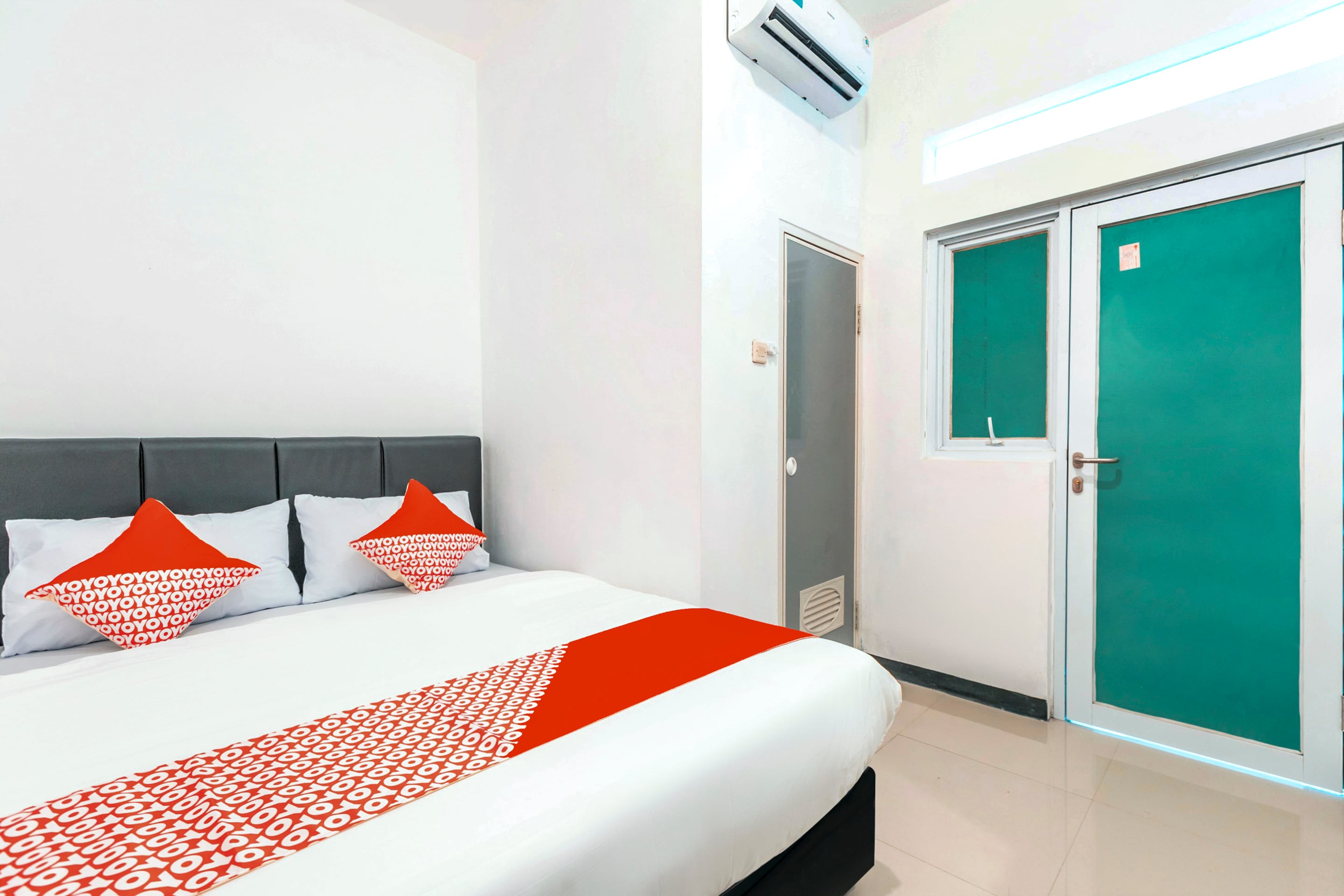 Hotel O J&b Room Utan Kayu - Tap to explore photos