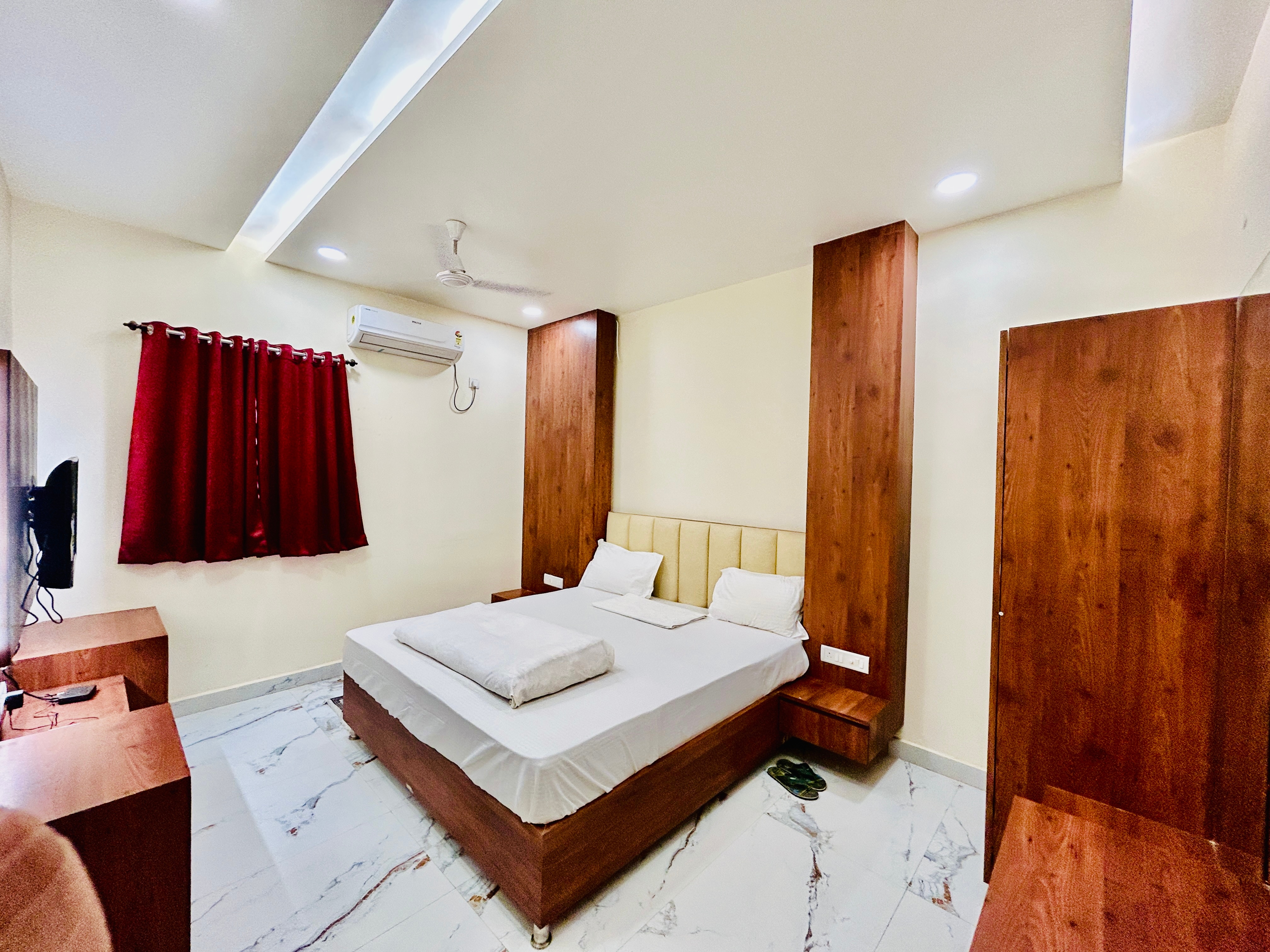 Hotel Shree Niketan - Tap to explore photos
