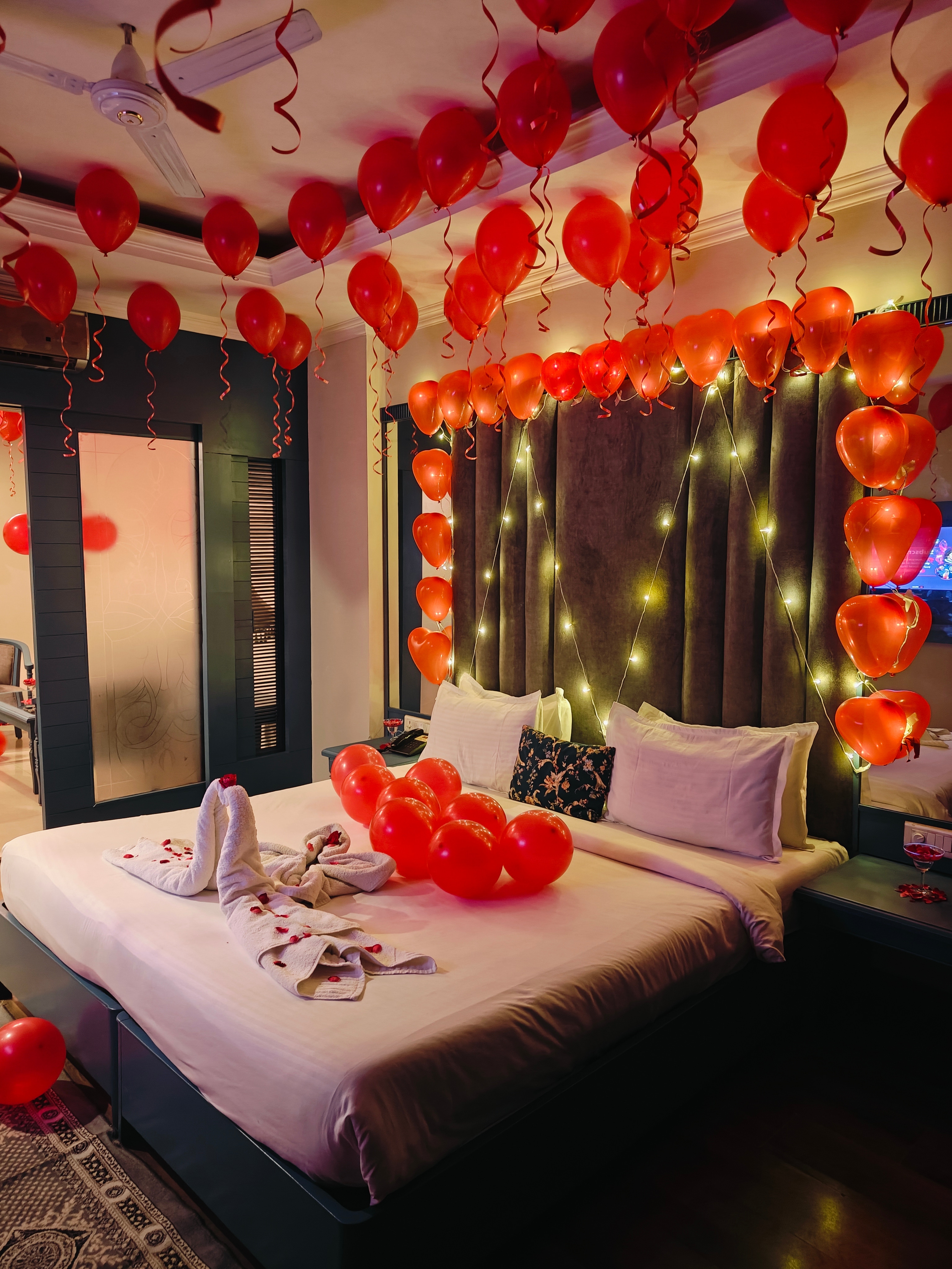 Metro 43 - Tap to explore photos