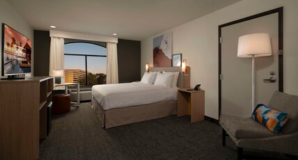 Spark by Hilton Houston Bush Intercontinental Airport Room Type - 1 KING MOB HR ACC RI SHWR