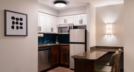 Staybridge Suites AKRON-STOW-CUYAHOGA FALLS Room Type - 1 Queen Bed Studio Suite