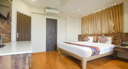 FabHotel Avasa Grand - Nr. Big Daddy Casino Room Type - Deluxe Room
