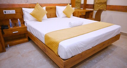 Hotel Mangalam and Marriage Garden Room Type - Deluxe Double Room