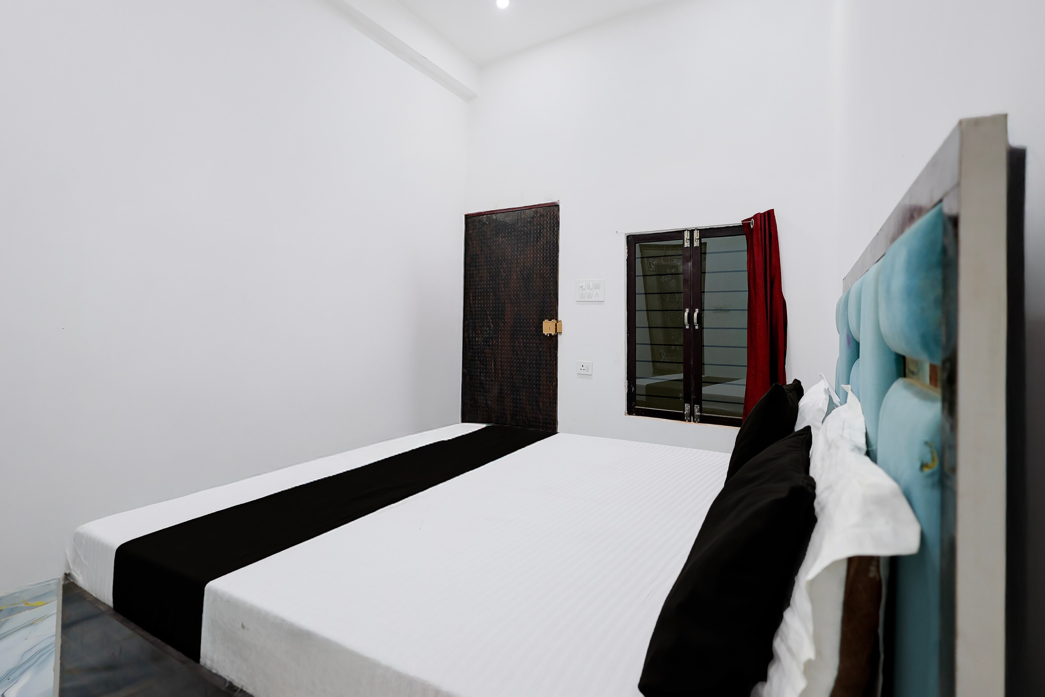 SPOT ON Hotel Chitransh Inn - Tap to explore photos
