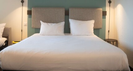 ibis Nice Centre Gare Room Type - Standard Room with one double bed and one single bed ibis Nice Centre Gare Room Type - Standard Room with one double bed and one single bed